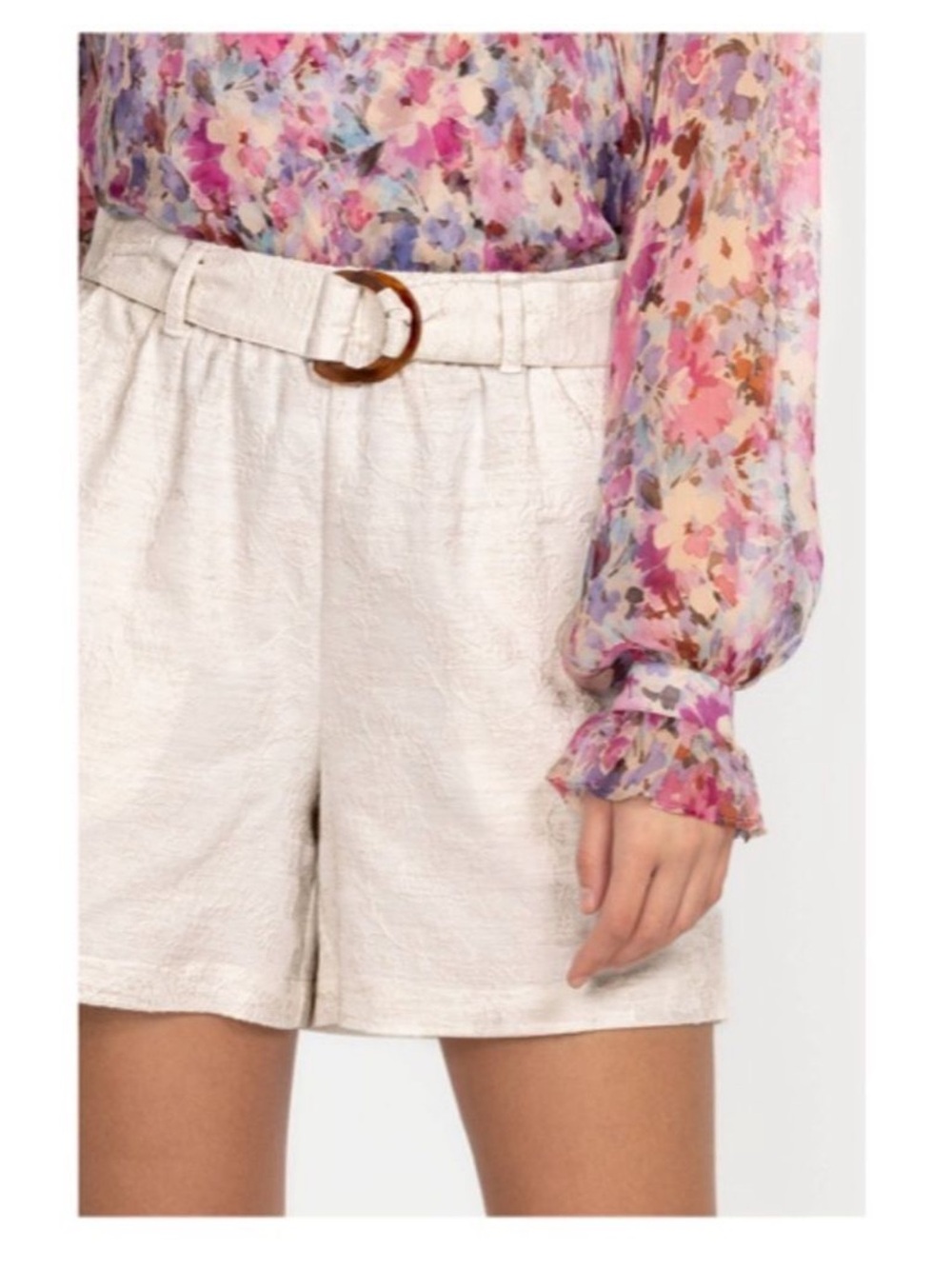 Johnny Was Women's Cream Textured Belted Shorts size L used clean